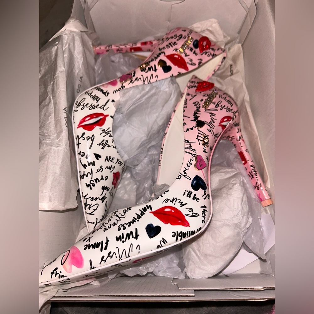 Stessy 2.0 Love and Heart Printed Pumps..